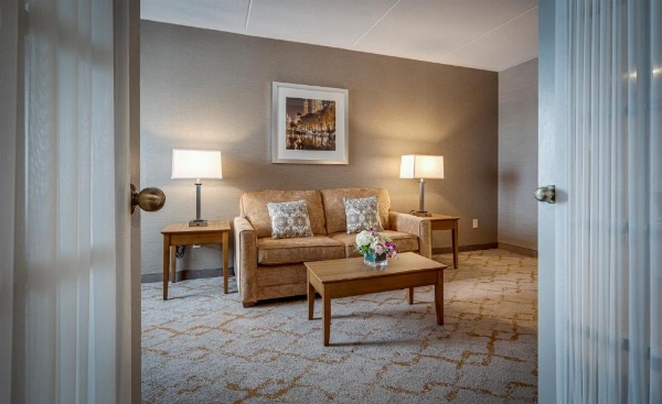 Monte Carlo Inns - Vaughan Suites image 20